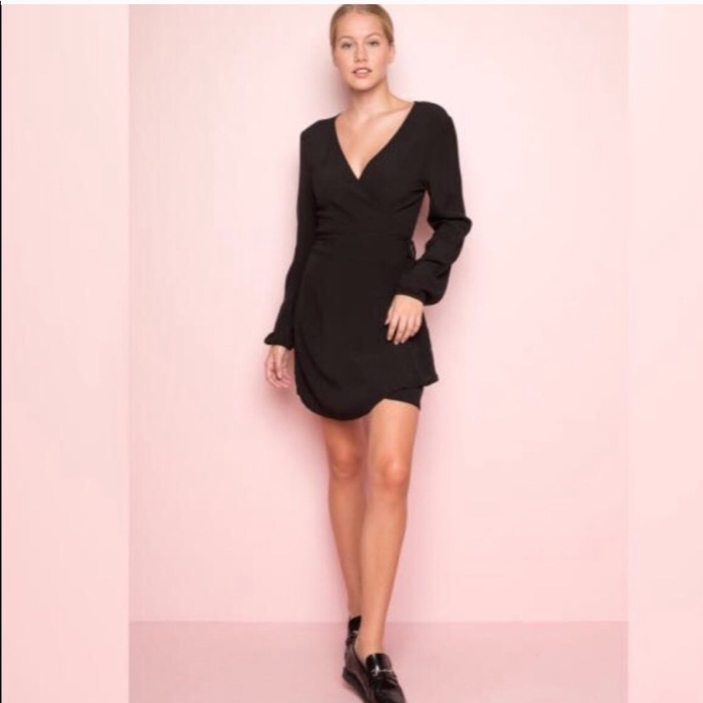 BRANDY MELVILLE • WRAP DRESS